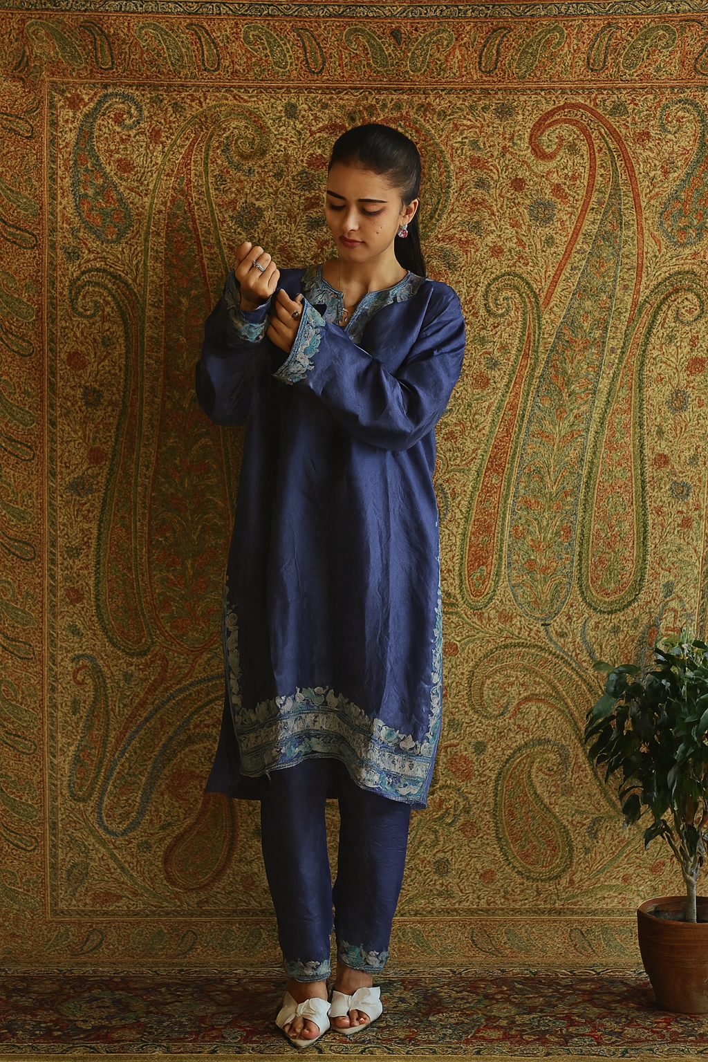 Kashmiri Traditional Silk Fabric With Handicraft Aari Work (Co-ord Set)